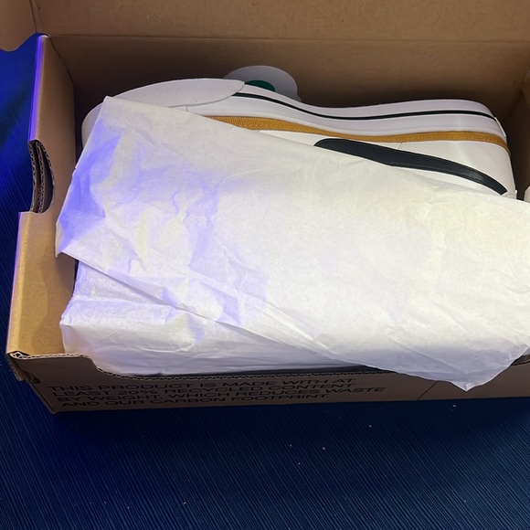 Nike size 7.5 white with black Nike check - Picture 3 of 5